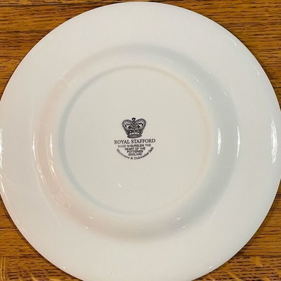 Royal Stafford “Santa’s Workshop” lantern border salad plates set of 4 NWT - Picture 5 of 5